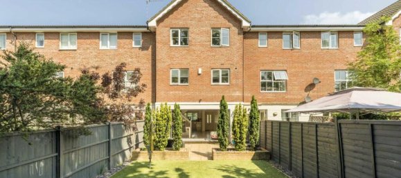 4 bedrooms House in Sunbury-on-Thames, United Kingdom No. 10192 13