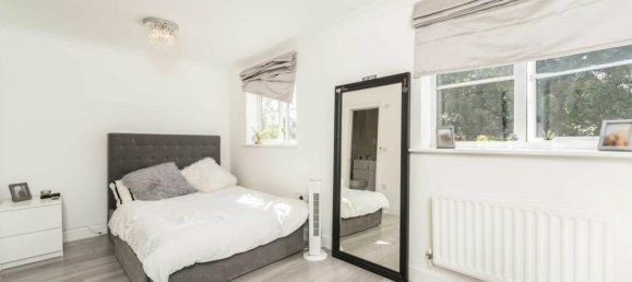 4 bedrooms House in Sunbury-on-Thames, United Kingdom No. 10192 9