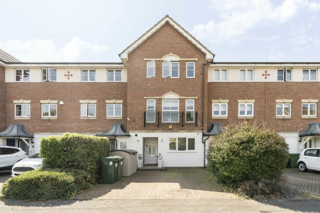 4 bedrooms House in Sunbury-on-Thames, United Kingdom No. 10192