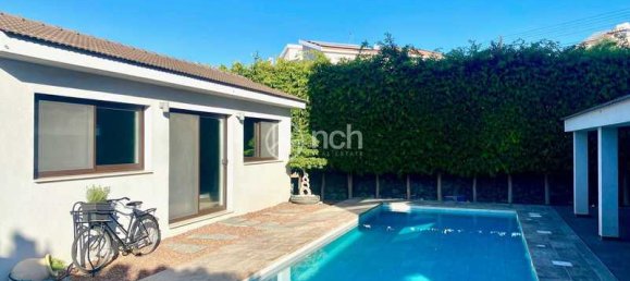 4 bedrooms Commercial property in Mesa Geitonia, Cyprus No. 67276 2