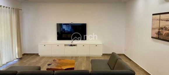 4 bedrooms Commercial property in Mesa Geitonia, Cyprus No. 67276 9