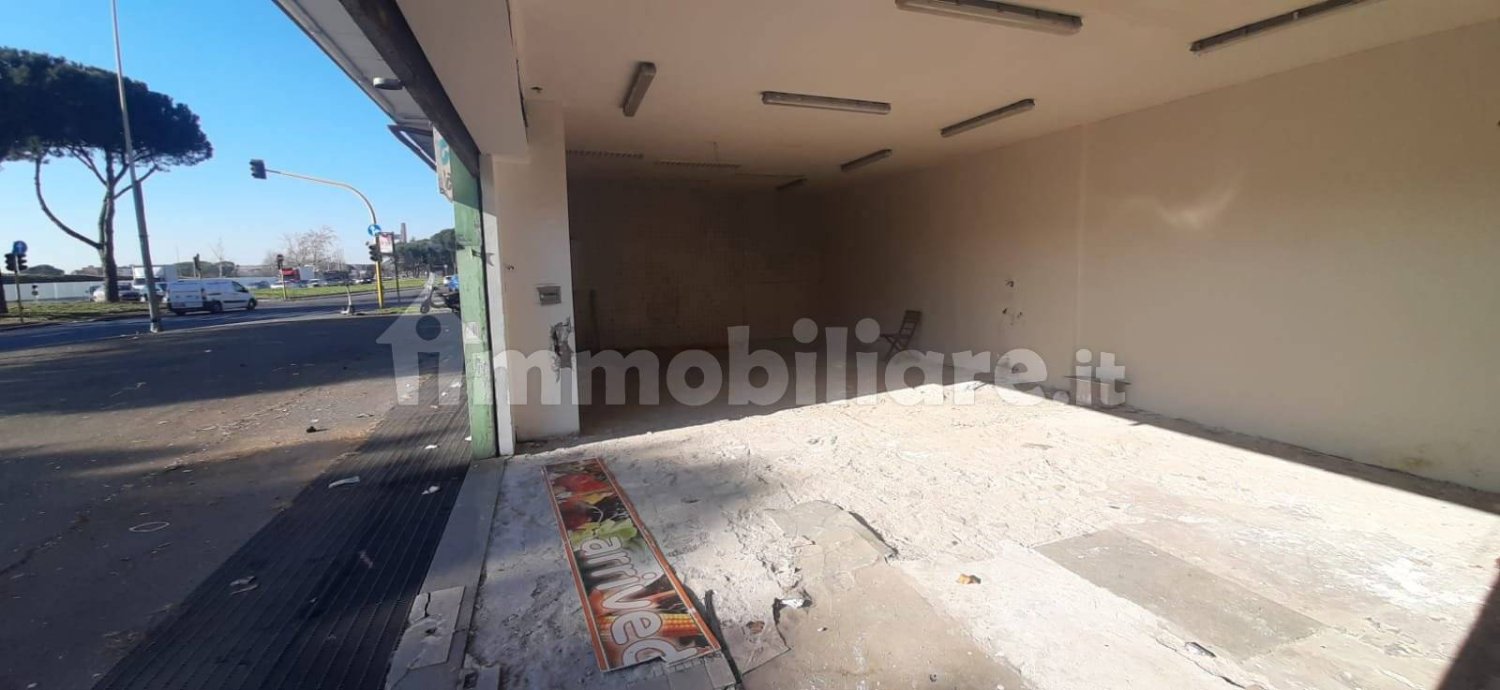 1 room Commercial property in Rome, Italy No. 203030