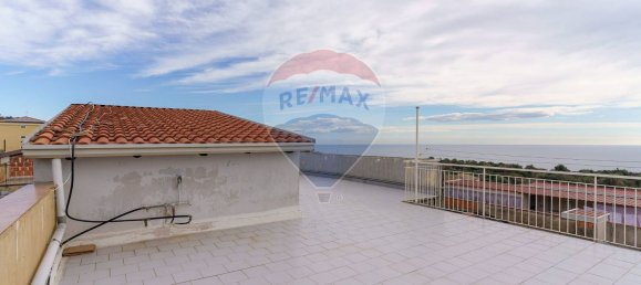 3 rooms Apartment in Aci Castello, Italy No. 66469 2