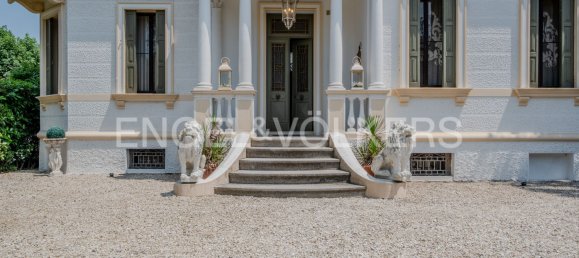 5 bedrooms Villa in Treviso, Italy No. 129201 3