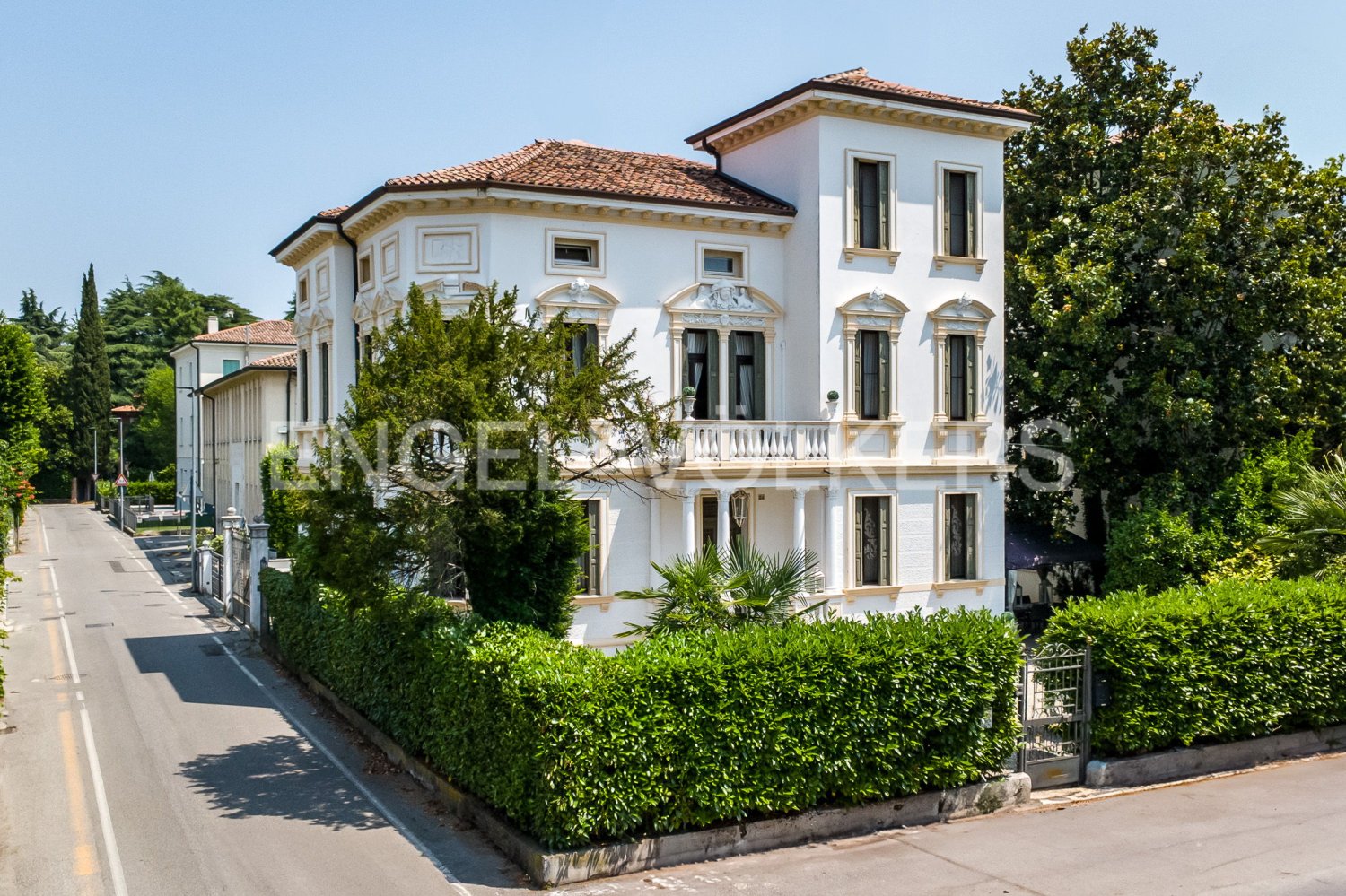 5 bedrooms Villa in Treviso, Italy No. 129201