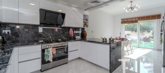 5 bedrooms Villa in Meadows, UAE No. 28471 6