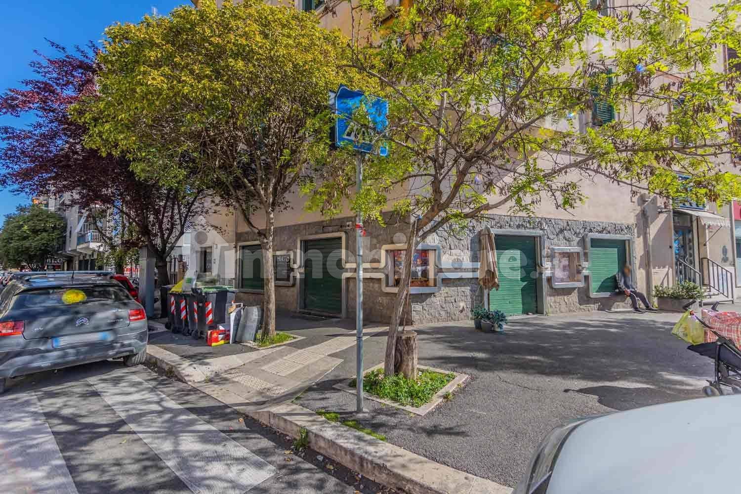 5 rooms Commercial property in Rome, Italy No. 301553