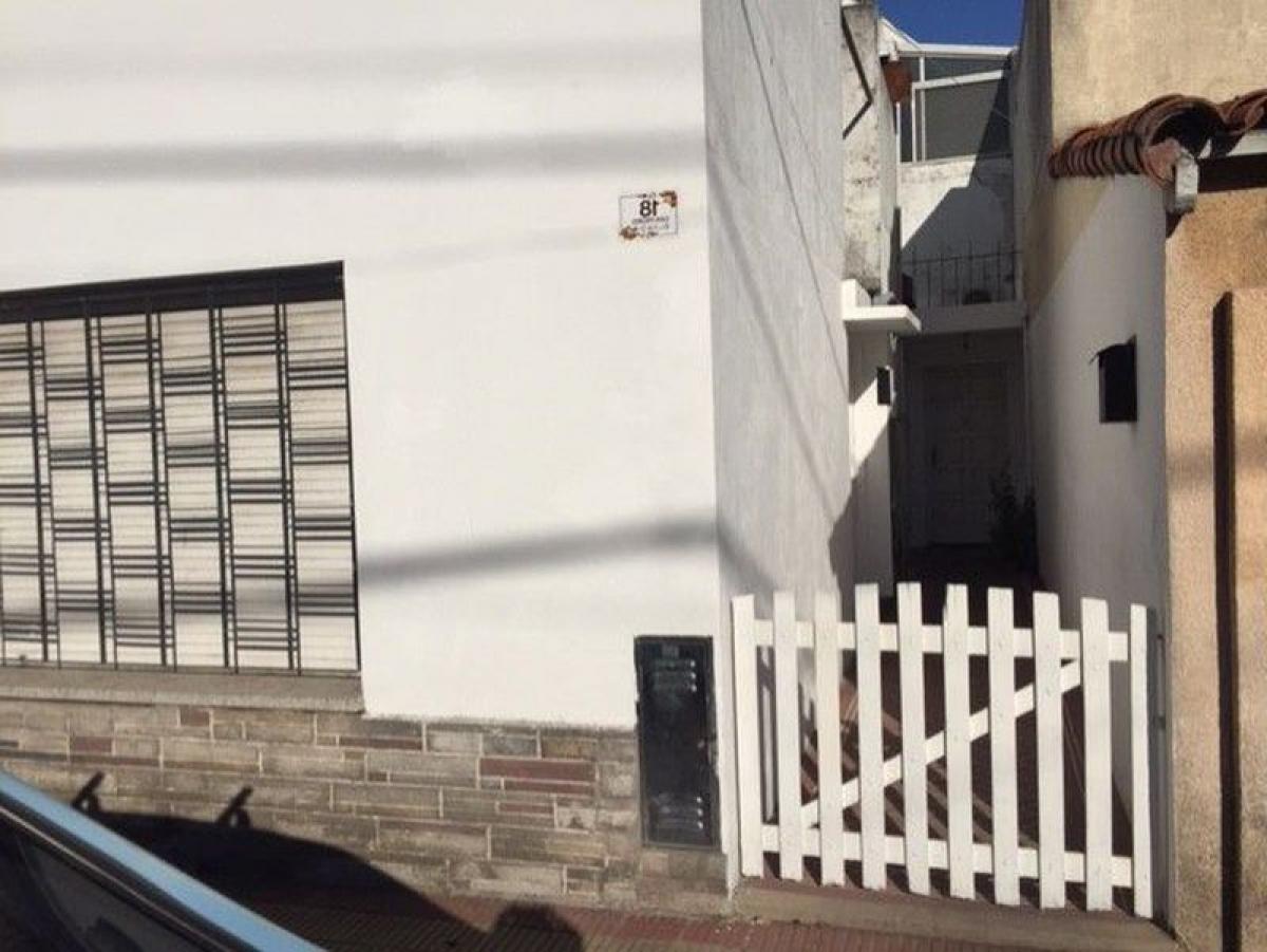 Дом с 2 спальнями в Ломас-де-Самора, Аргентина № 7044