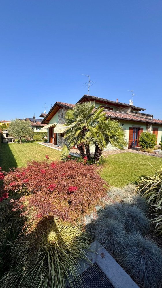 3 rooms House in Terno d'Isola, Italy No. 338628