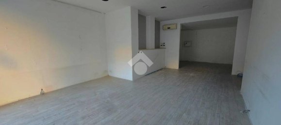 2 rooms Commercial property in Genoa, Italy No. 42409 3