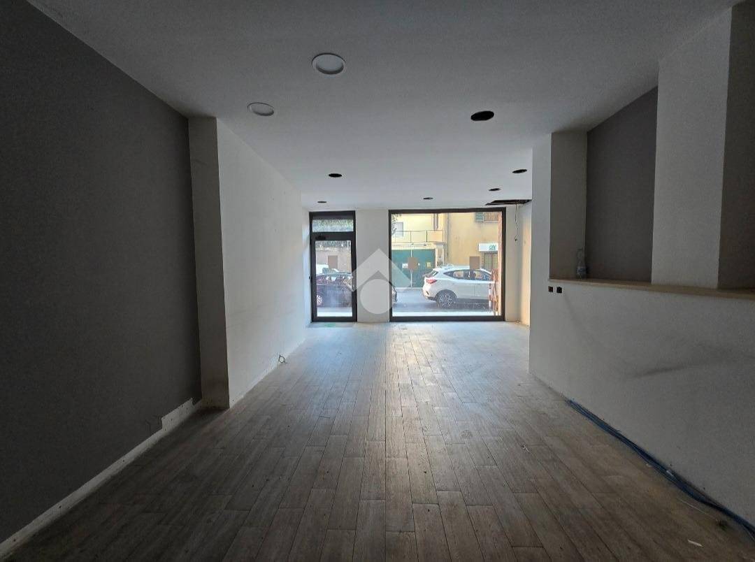 2 rooms Commercial property in Genoa, Italy No. 42409