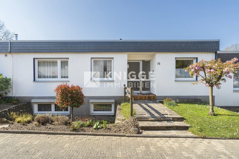 7 rooms Bungalow in North Rhine-Westphalia, Germany No. 240192