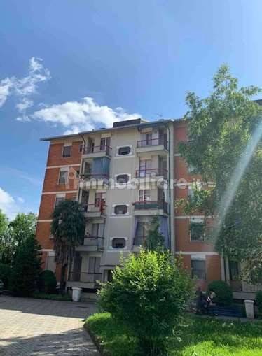 3 bedrooms Apartment in Limbiate, Italy No. 291386