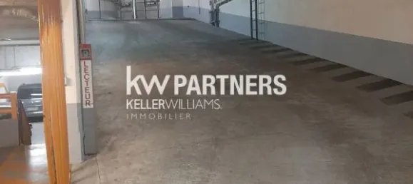 Parking à Paris, France No. 349259 2