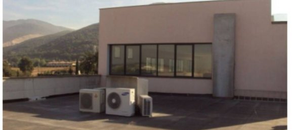 144m² Office in Trevi, Italy No. 44798 9