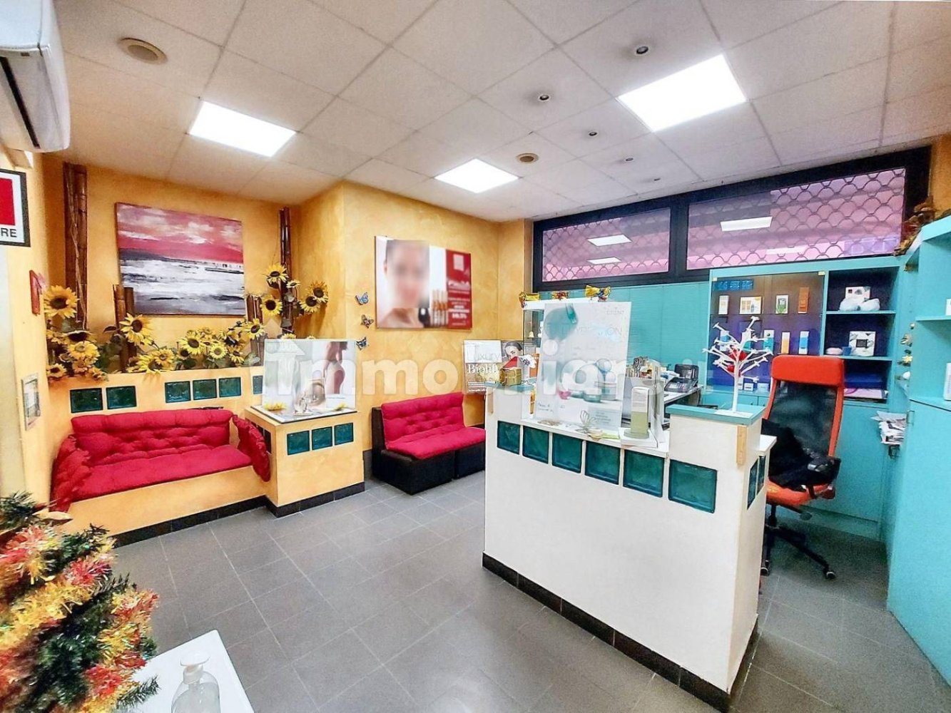 145m² Commercial property in Ferrara, Italy No. 315813