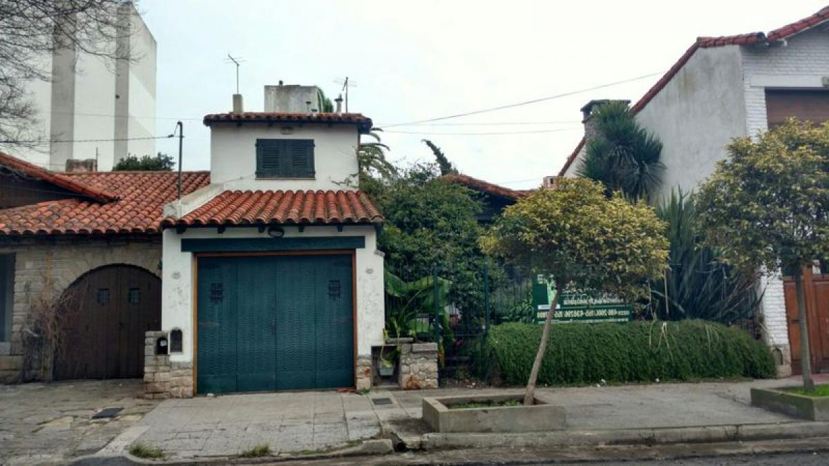 4 bedrooms House in Mar del Plata, Argentina No. 101381