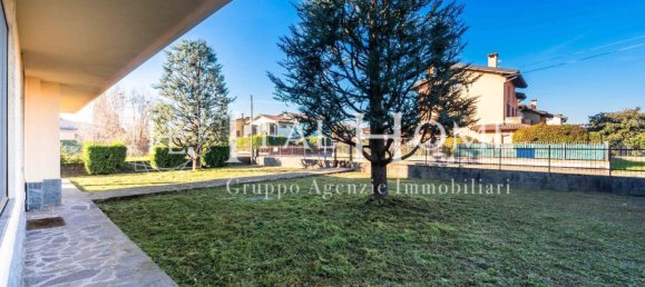 5 bedrooms Villa in Pontirolo Nuovo, Italy No. 275279 8