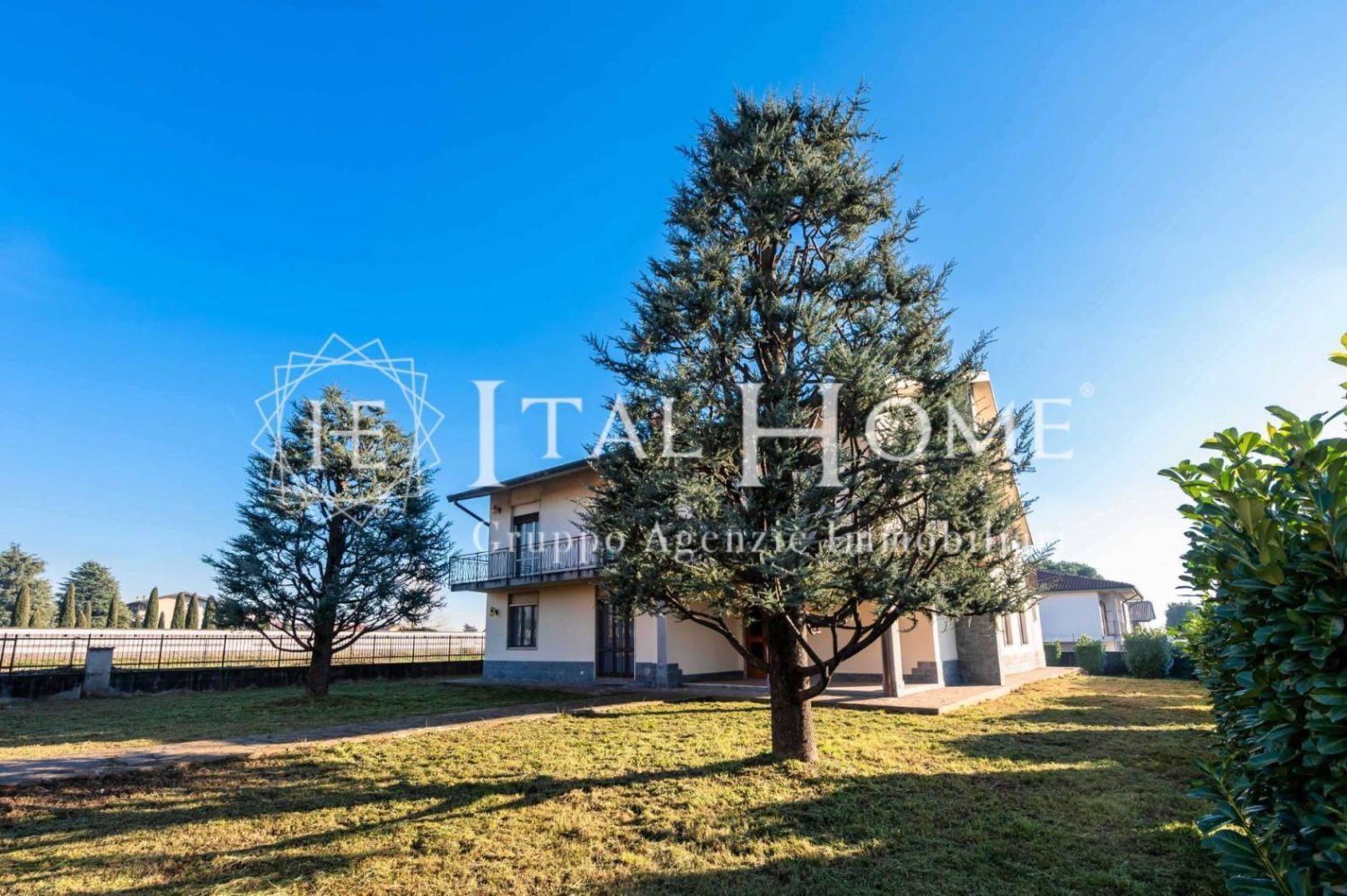 5 bedrooms Villa in Pontirolo Nuovo, Italy No. 275279