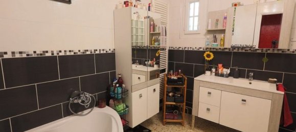 4 bedrooms House in Curtafond, France No. 202277 12