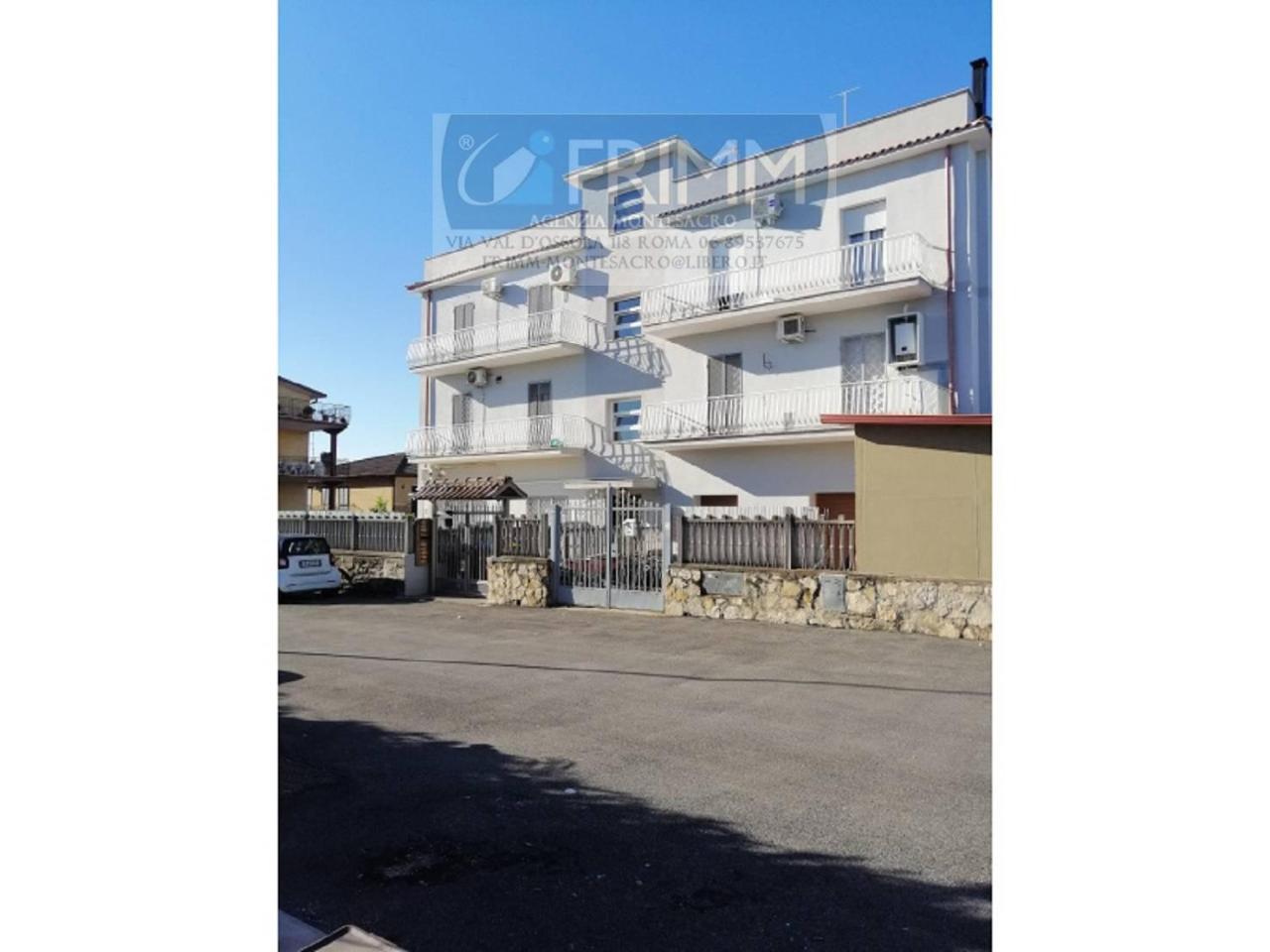 Квартира с 2 комнатами в Рим, Италия № 29692