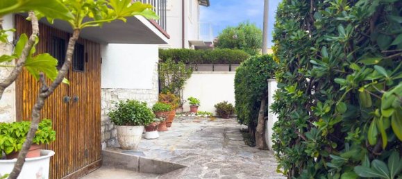 3 Schlafzimmer Villa in Camaiore, Italy, Nr. 321694 2