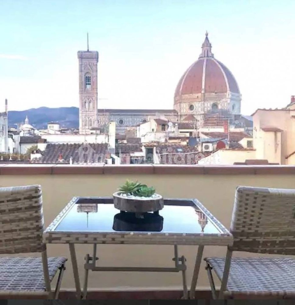 3-Zimmer Gewerbliche Immobilie in Florence, Italy, Nr. 210093