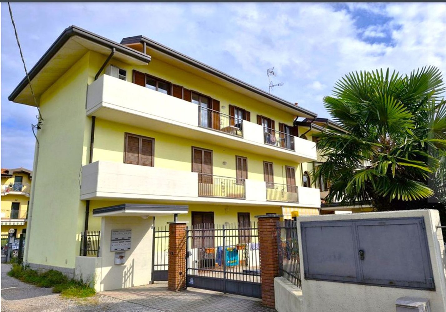 3غرفة شقة في Arsago Seprio, Italy رقم 3239