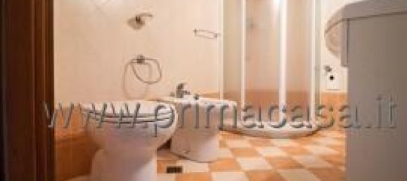 3 rooms House in Verona, Italy No. 33049 7