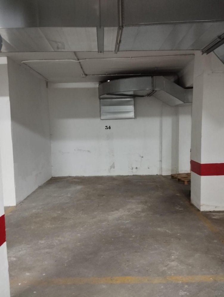 1046m² Garage in Granada, Spain No. 166663
