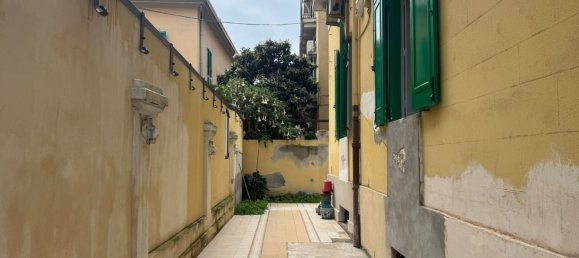 Квартира с 3 комнатами в Мессина, Италия № 63165 11