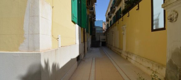 Квартира с 3 комнатами в Мессина, Италия № 63165 9