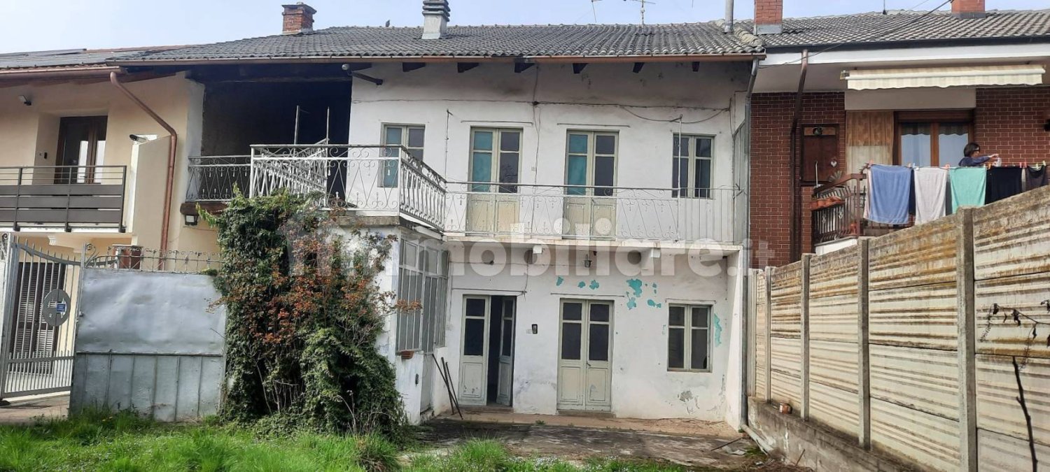 3 bedrooms House in Piscina, Italy No. 250830