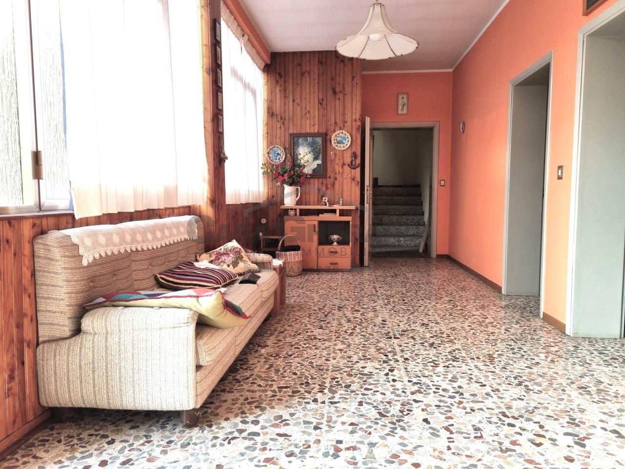 5 rooms House in Gandino, Italy No. 12819