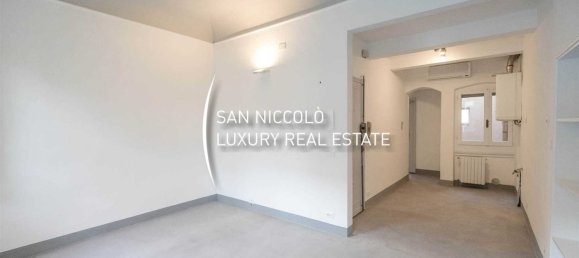 2 rooms Apartment in Florence, Italy No. 184635 2