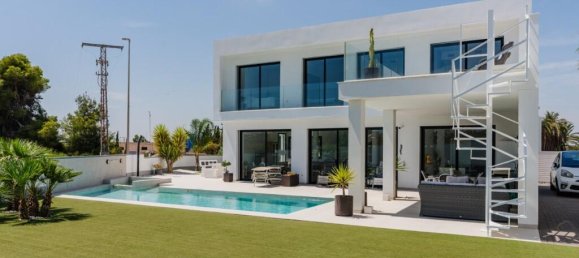 4 bedrooms Villa in La Marina, Spain No. 261790 9