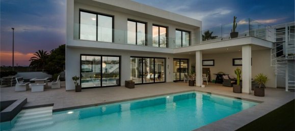 4 bedrooms Villa in La Marina, Spain No. 261790 10