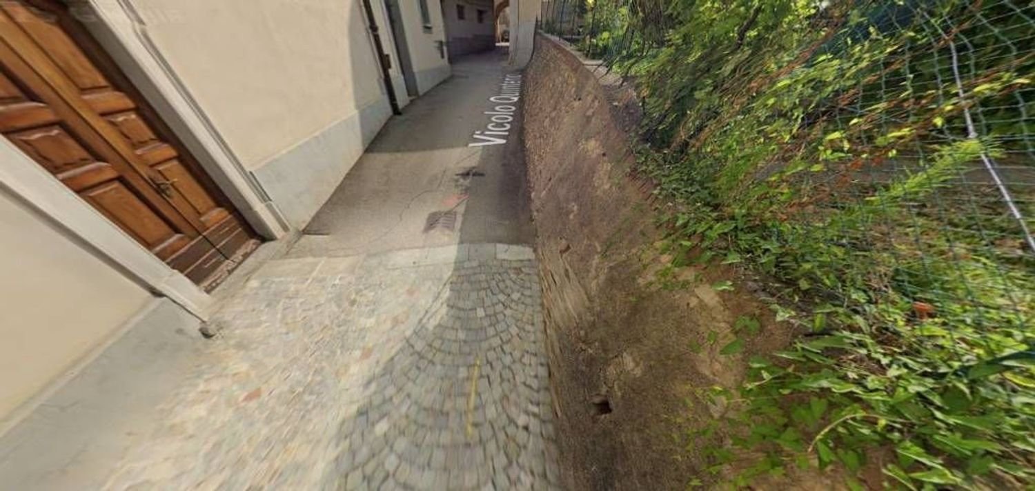 3 bedrooms Apartment in Veniano, Italy No. 313799