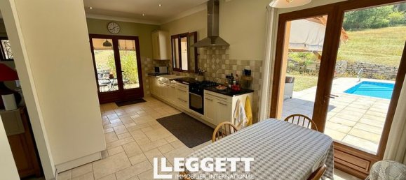 Замки и поместья с 3 спальнями в Шале, Франция № 306169 6