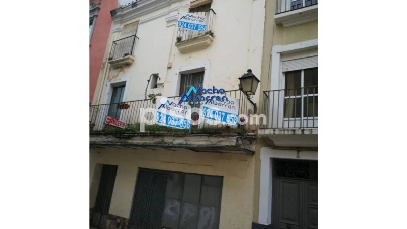 375m² Building in Badajoz, Spain No. 156049
