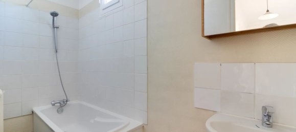 2 bedrooms Apartment in Colombes, France No. 173565 6