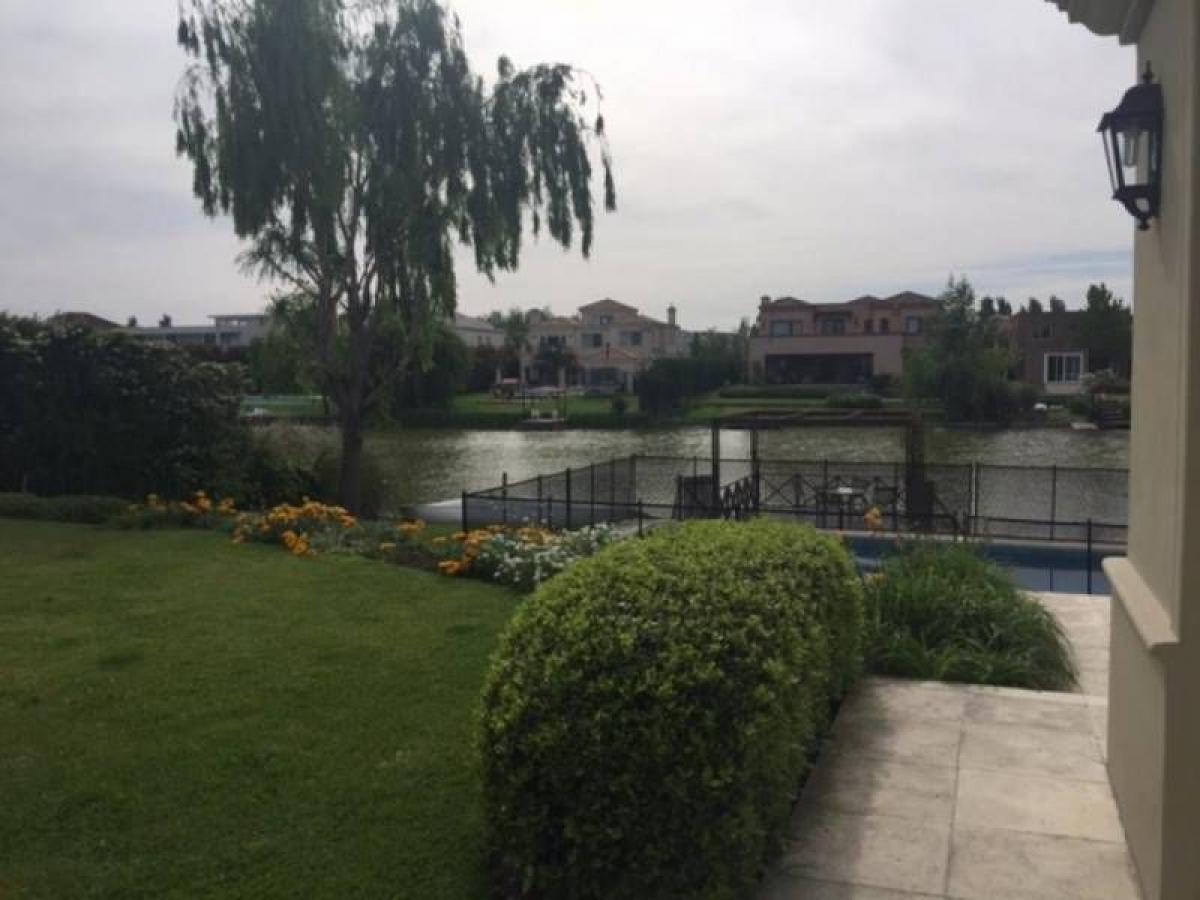 5 bedrooms House in Tigre, Argentina No. 18005