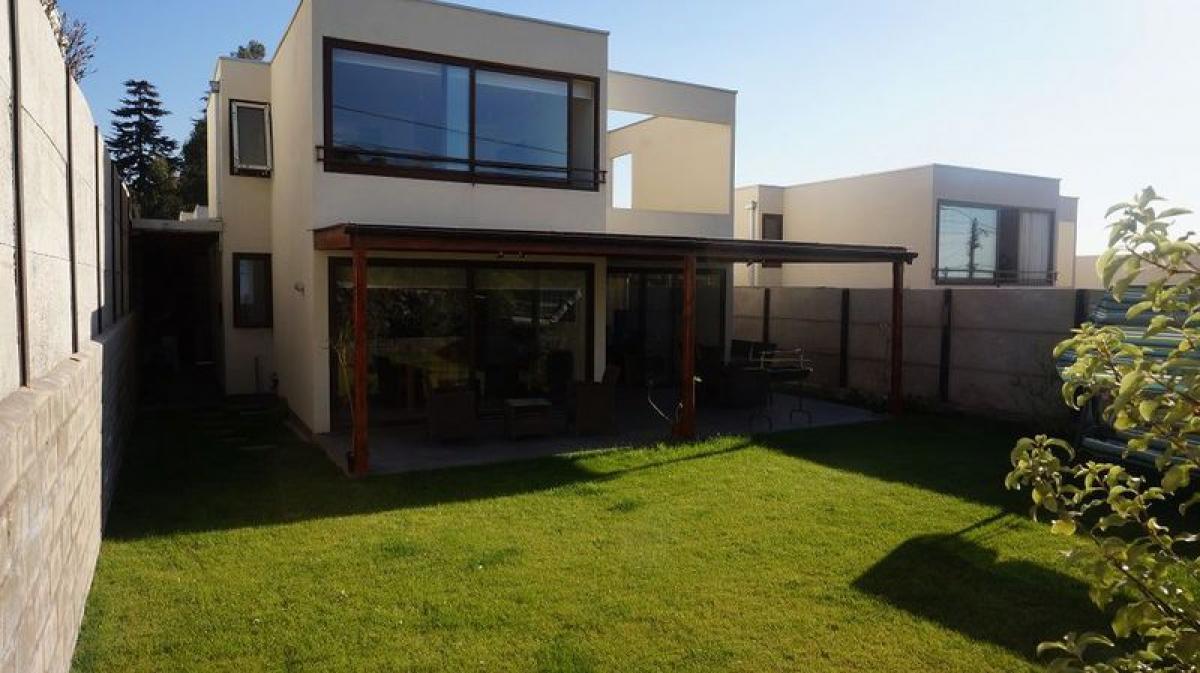 Casa de 3 dormitorios en Santiago, Chile No. 5241