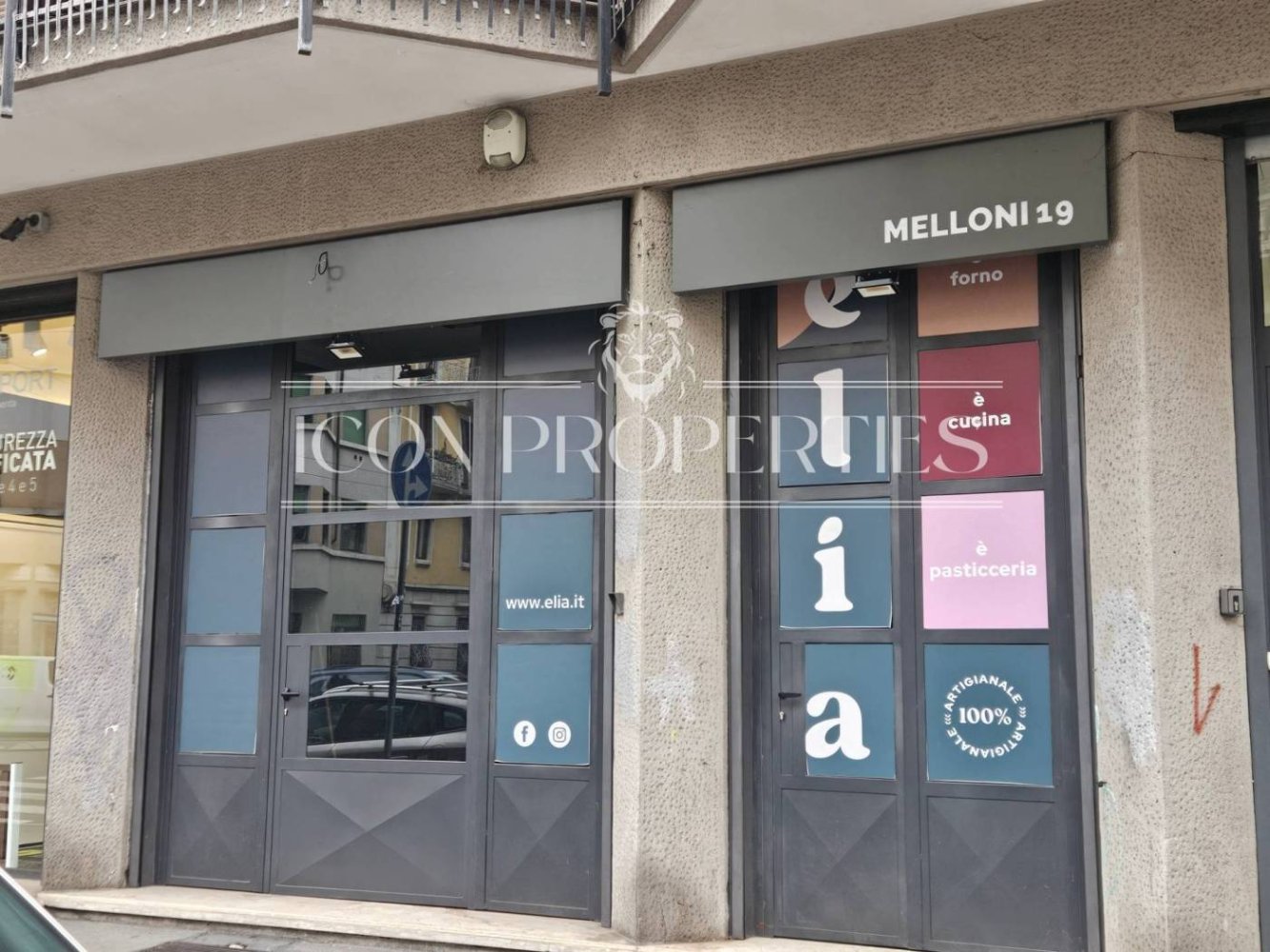 2 rooms Commercial property in Milan, Italy No. 247052
