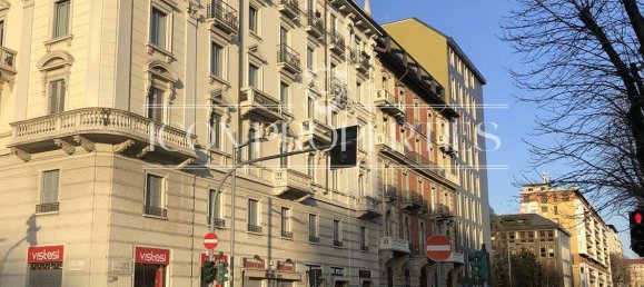 2 rooms Commercial property in Milan, Italy No. 247052 4