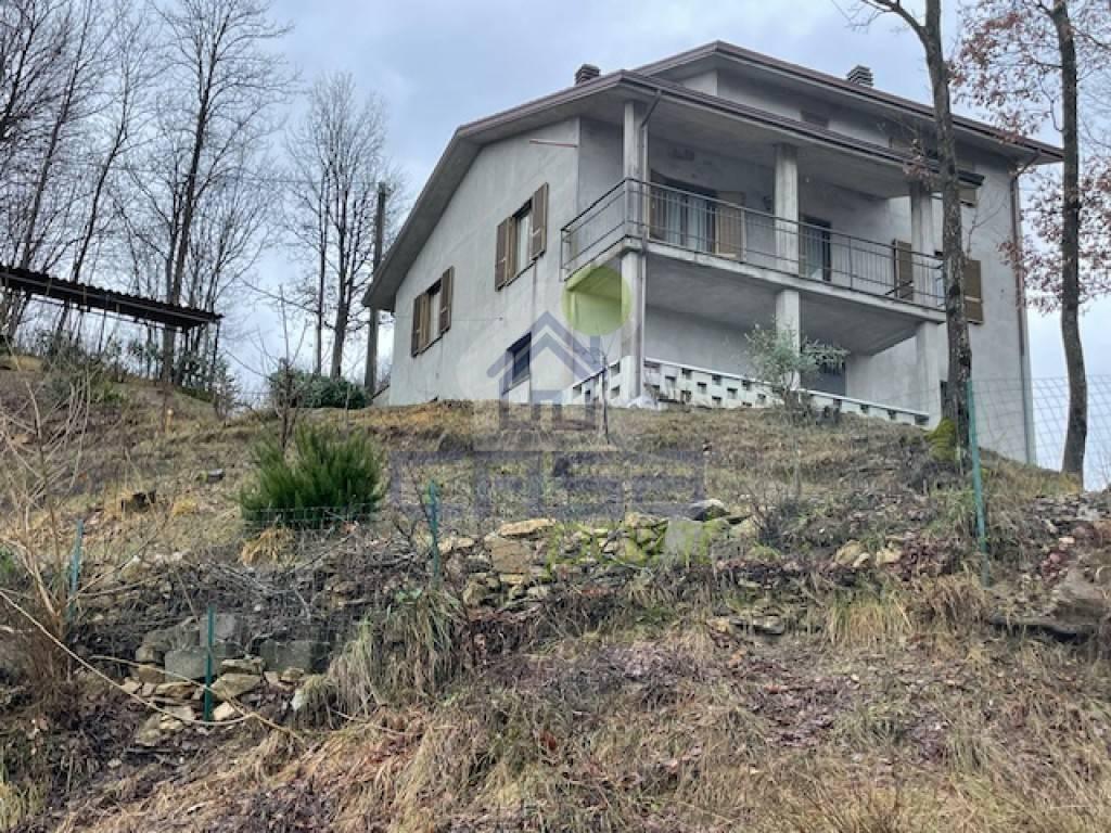 Дом с 6 комнатами в Беттола, Италия № 40528