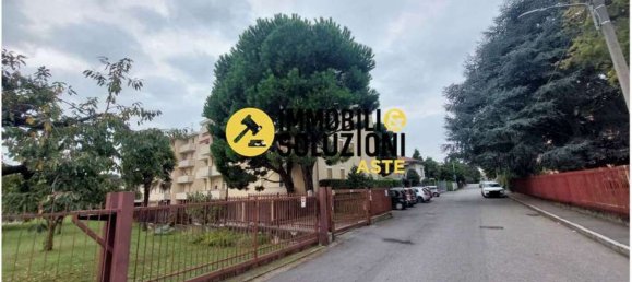 3 rooms Apartment in Gallarate, Italy No. 179884 25