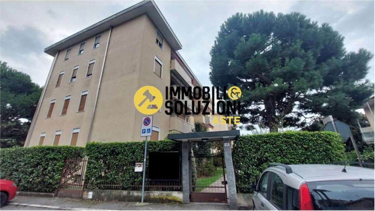 3 rooms Apartment in Gallarate, Italy No. 179884