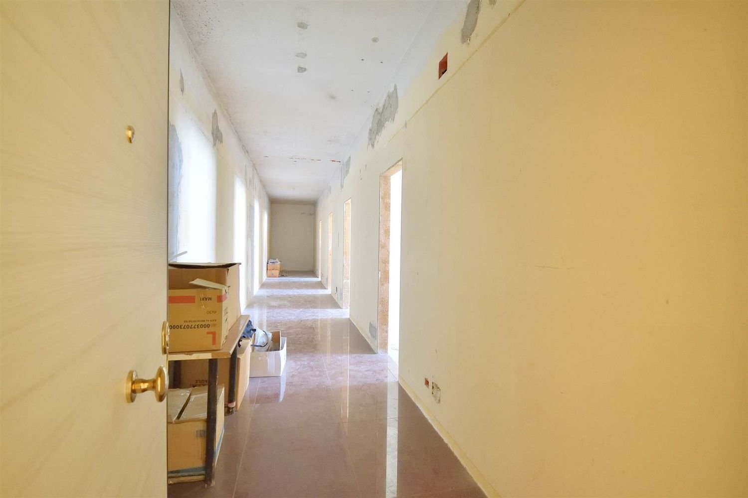 140m² Office in Ariccia, Italy No. 276051