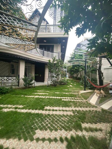 421.2m² Villa in District 7, Vietnam No. 7592